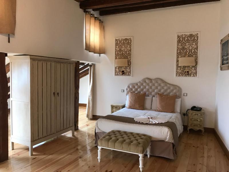 Premium Double Room with City View image 3