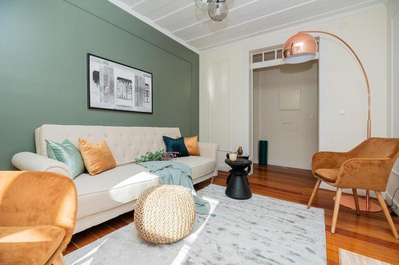 Stylish 2BD Apartment in Chiado - image 1
