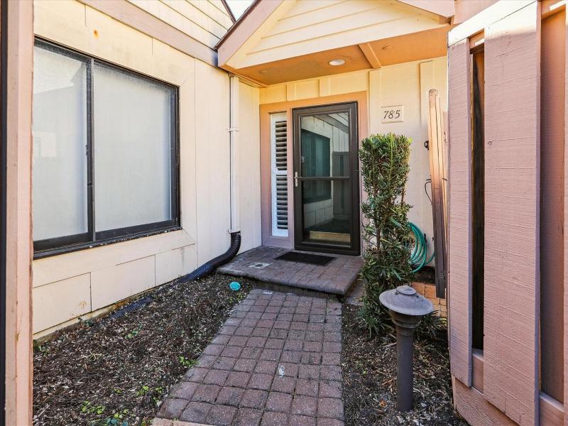 785 Queens Grant - image 6