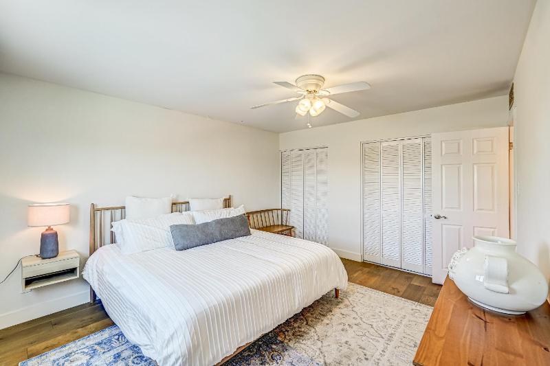 Mulberry Residence Scottsdale Home with Heated Pool Sleeps 15 Pet Friendly - image 46