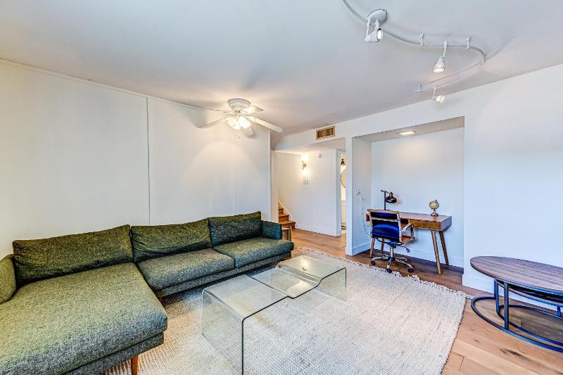 Mulberry Residence Scottsdale Home with Heated Pool Sleeps 15 Pet Friendly - image 33