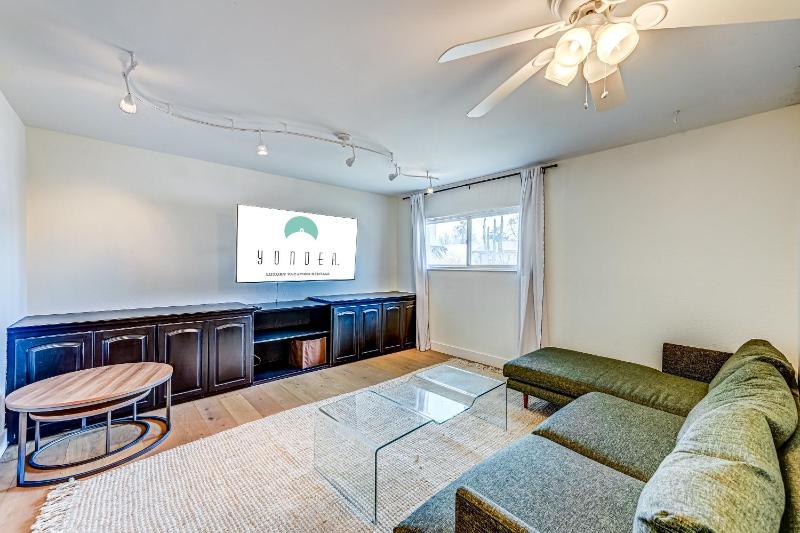 Mulberry Residence Scottsdale Home with Heated Pool Sleeps 15 Pet Friendly - image 17