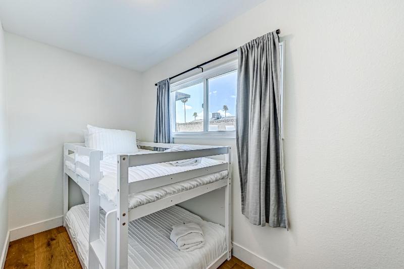 Mulberry Residence Scottsdale Home with Heated Pool Sleeps 15 Pet Friendly - image 31
