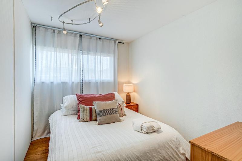 Mulberry Residence Scottsdale Home with Heated Pool Sleeps 15 Pet Friendly - image 16