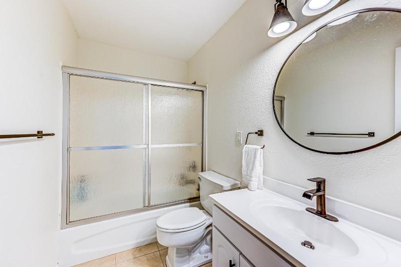Mulberry Residence Scottsdale Home with Heated Pool Sleeps 15 Pet Friendly - image 3