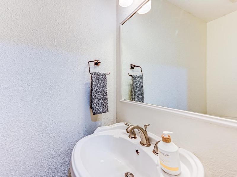 Mulberry Residence Scottsdale Home with Heated Pool Sleeps 15 Pet Friendly - image 36
