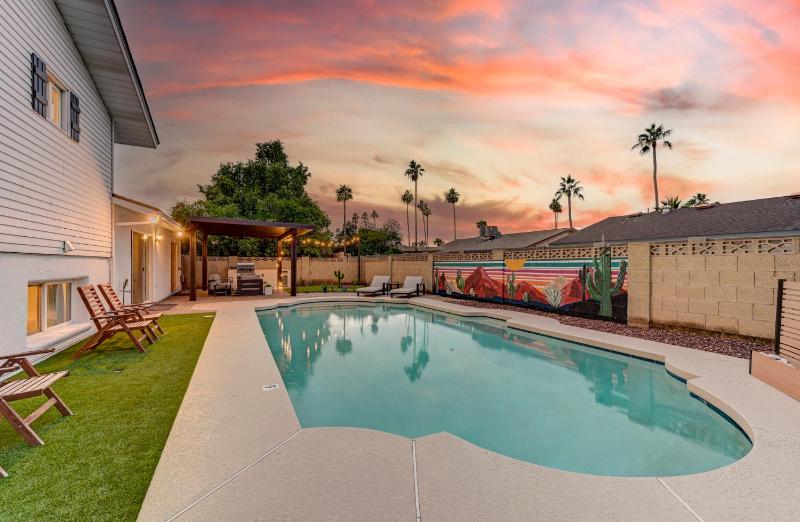 Mulberry Residence Scottsdale Home with Heated Pool Sleeps 15 Pet Friendly - image 37