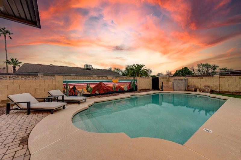 Mulberry Residence Scottsdale Home with Heated Pool Sleeps 15 Pet Friendly - image 42