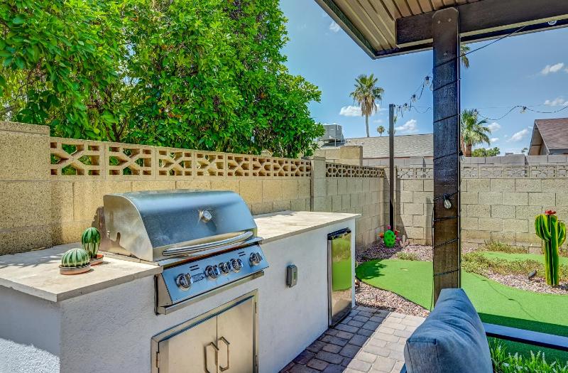 Mulberry Residence Scottsdale Home with Heated Pool Sleeps 15 Pet Friendly - image 26