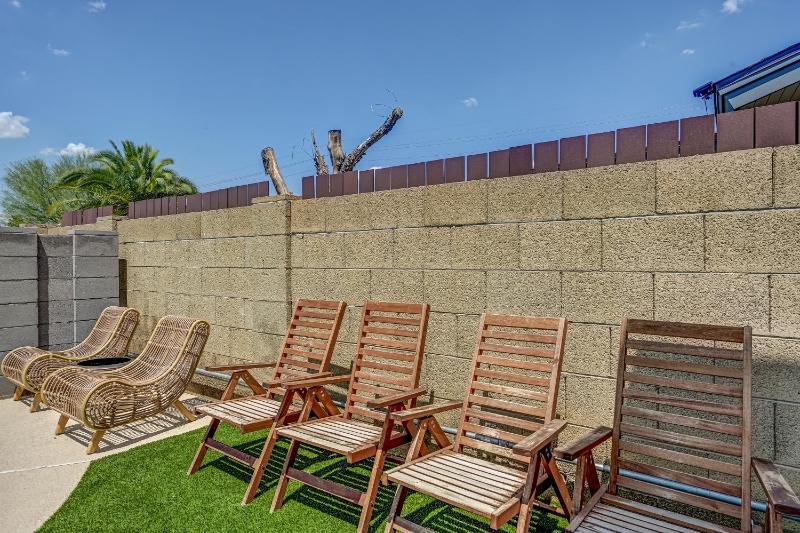 Mulberry Residence Scottsdale Home with Heated Pool Sleeps 15 Pet Friendly - image 23