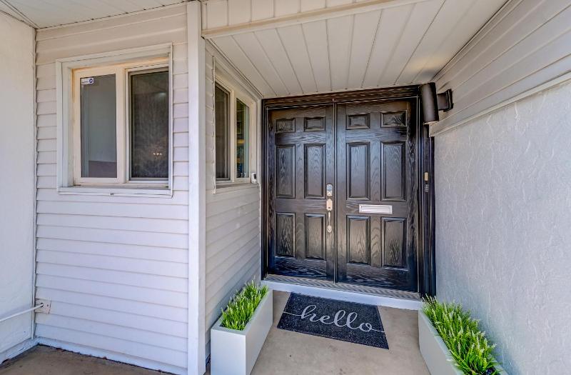 Mulberry Residence Scottsdale Home with Heated Pool Sleeps 15 Pet Friendly - image 34