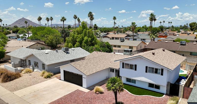 Mulberry Residence Scottsdale Home with Heated Pool Sleeps 15 Pet Friendly - image 7