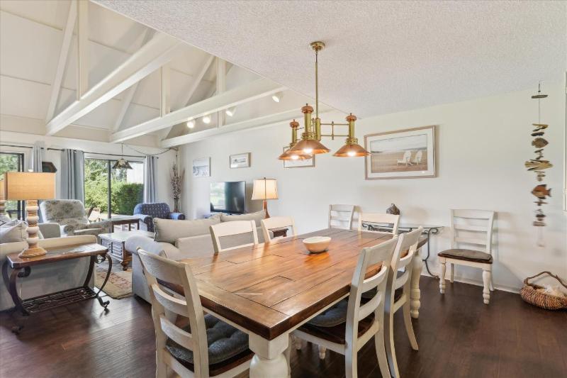 765 Queens Grant - image 7