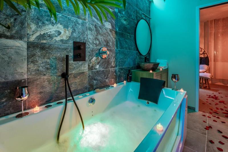 Le Bali Jacuzzi et WIFI - image 1