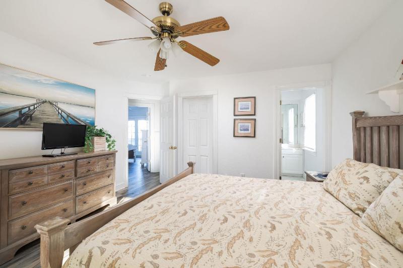 Corolla Getaway with Pool Bar Spa & Game Rm - image 10