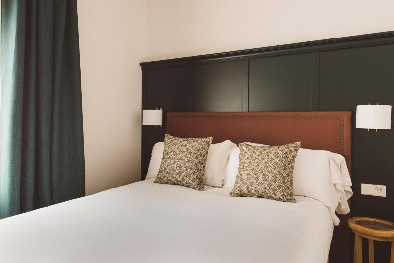 Honest Granada Apartments - image 10