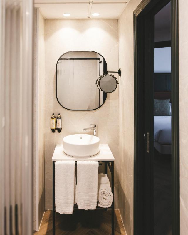 Honest Granada Apartments - image 7