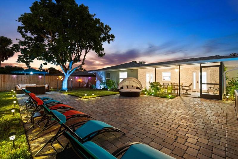 Fancy Retreat - Luxury-Pool-BBQ-Karaoke - image 6