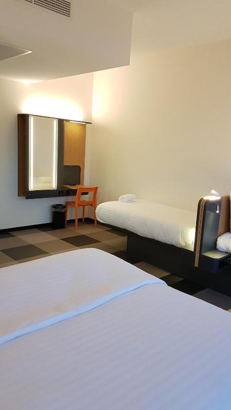 Quadruple Room image 4