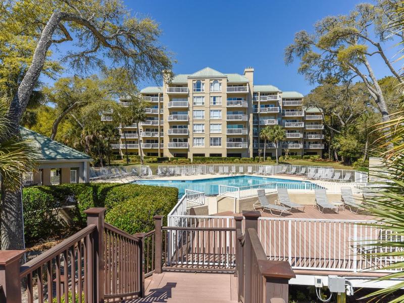 609 Barrington Park - image 10