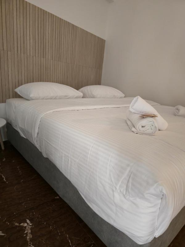 Central Athens Home by Rod 2BR for 5 Near 2 Metro Stations - image 6
