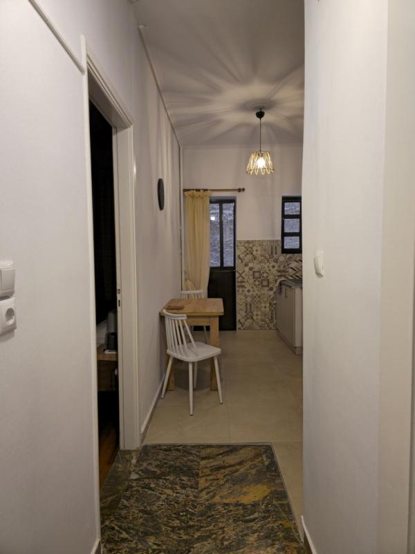 Central Athens Home by Rod 2BR for 5 Near 2 Metro Stations - image 7