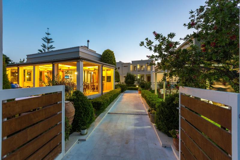 Superior Apartment image 2