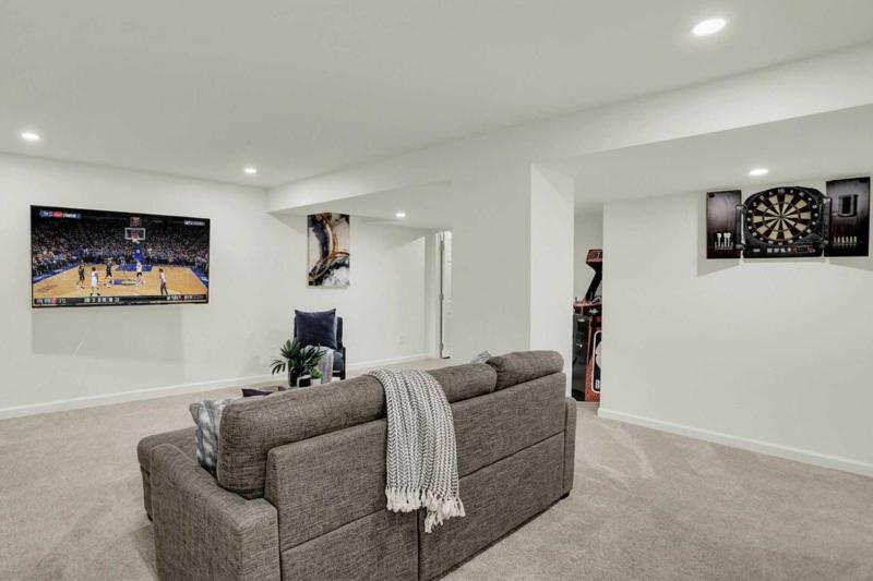 The Butler Bulldog Bungalow - Game Room - Luxe - Family Friendly - image 20