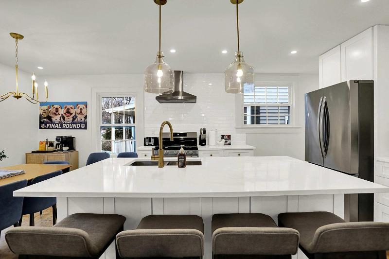 The Butler Bulldog Bungalow - Game Room - Luxe - Family Friendly - image 11