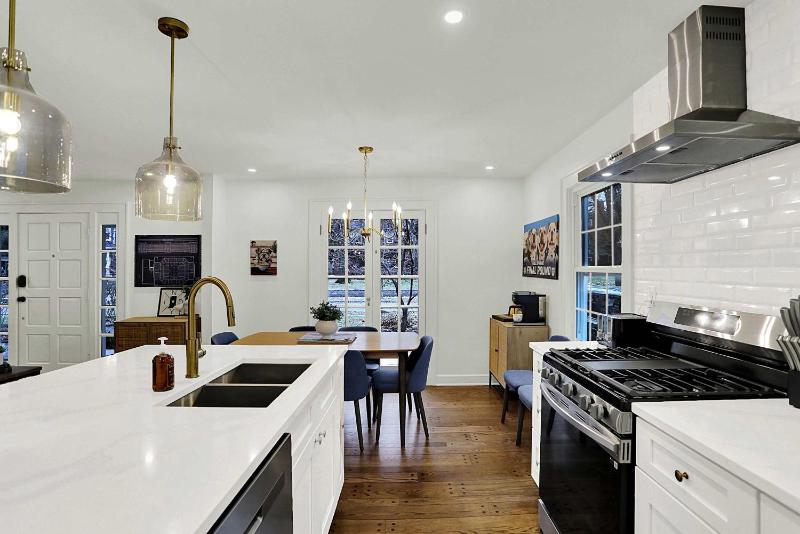 The Butler Bulldog Bungalow - Game Room - Luxe - Family Friendly - image 38