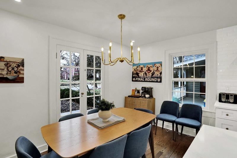 The Butler Bulldog Bungalow - Game Room - Luxe - Family Friendly - image 35