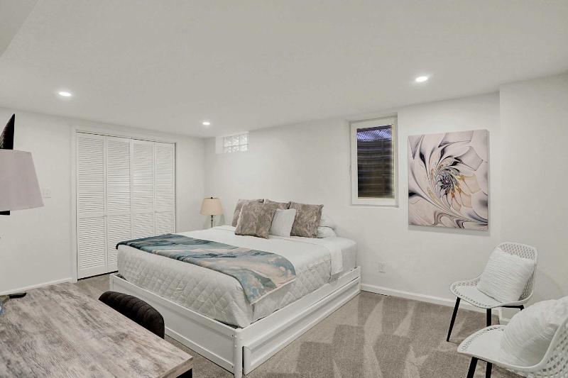The Butler Bulldog Bungalow - Game Room - Luxe - Family Friendly - image 7