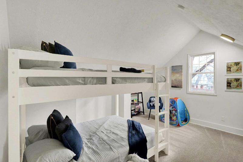 The Butler Bulldog Bungalow - Game Room - Luxe - Family Friendly - image 13