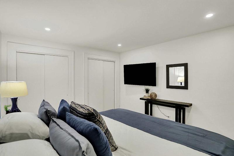 The Butler Bulldog Bungalow - Game Room - Luxe - Family Friendly - image 22