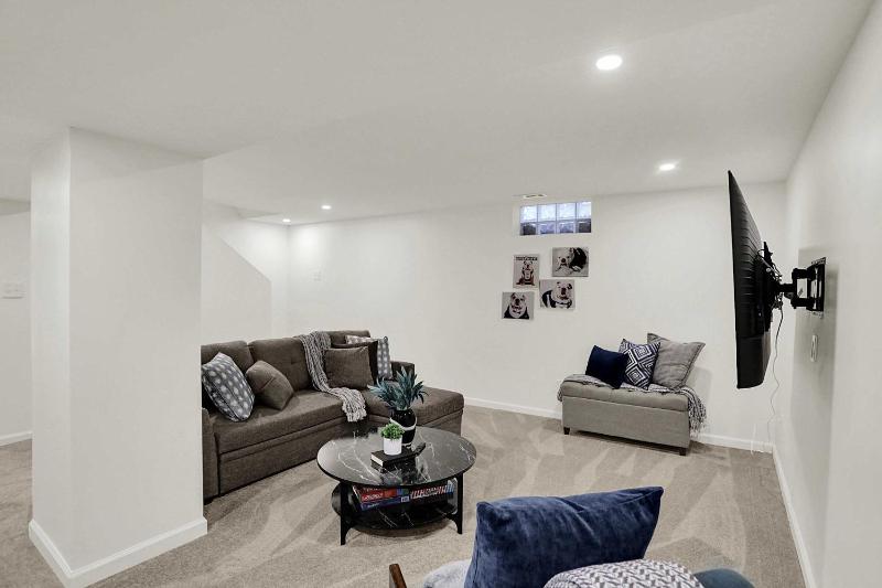 The Butler Bulldog Bungalow - Game Room - Luxe - Family Friendly - image 29