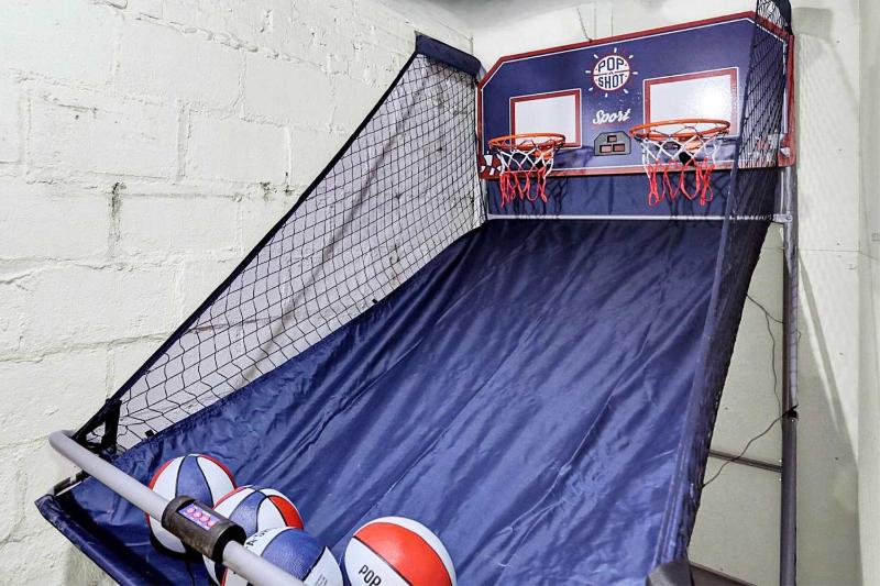 The Butler Bulldog Bungalow - Game Room - Luxe - Family Friendly - image 24