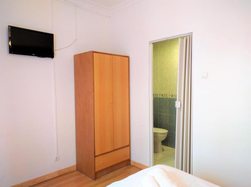 Double Room image 3