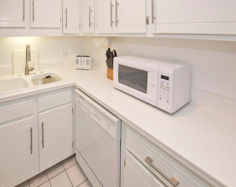 One-Bedroom Apartment image 4