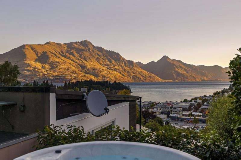 Central Sunset Charm - image 24