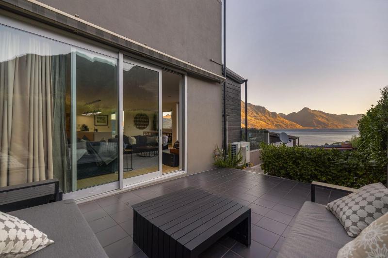 Central Sunset Charm - image 38