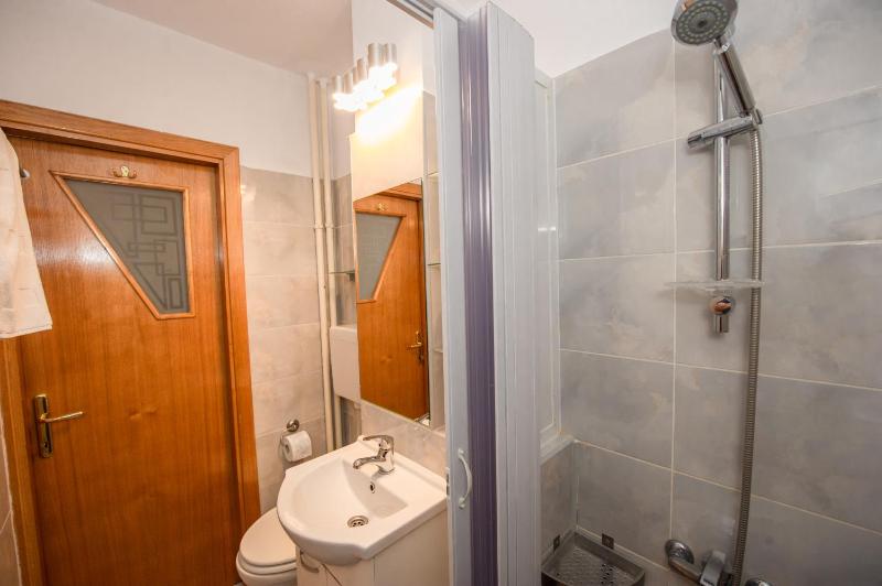 Studio Apartment image 2