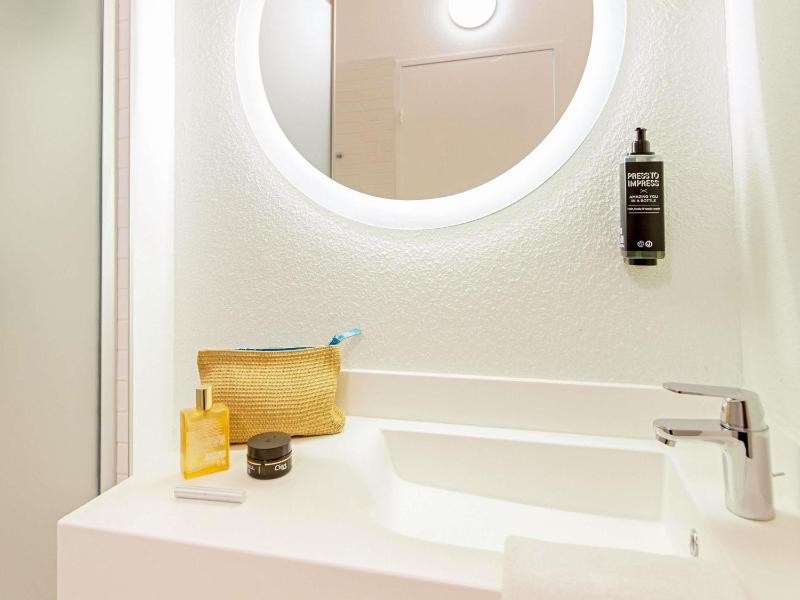 ibis Styles Toulon Centre Port - image 9
