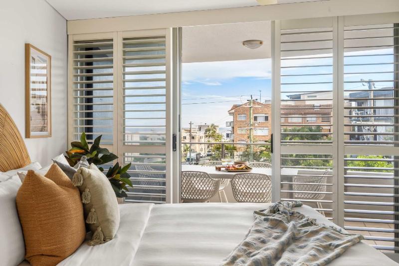 Salt & Sky - Stylish Apartment with Pool & Spa - image 17
