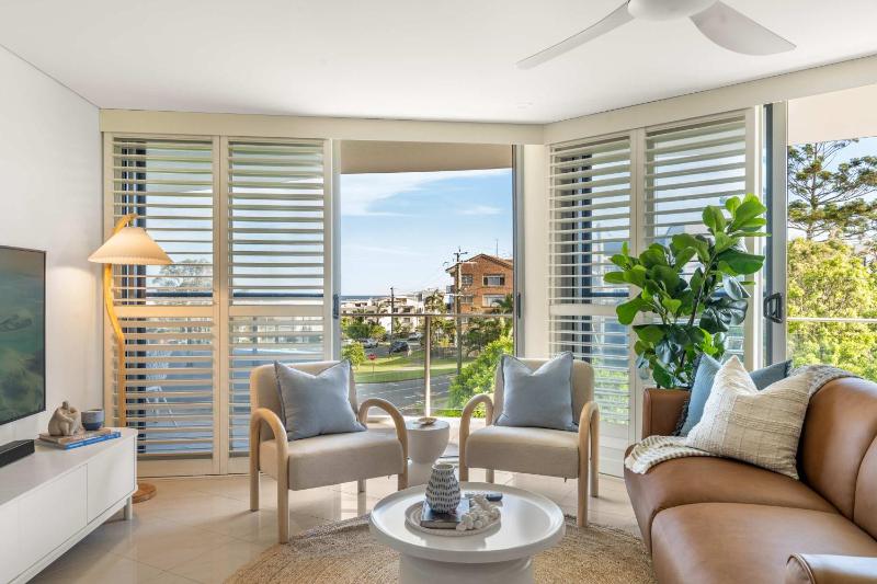 Salt & Sky - Stylish Apartment with Pool & Spa - image 14