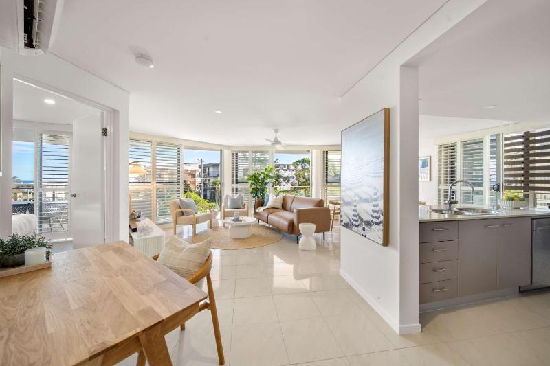 Salt & Sky - Stylish Apartment with Pool & Spa - image 32