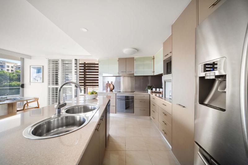 Salt & Sky - Stylish Apartment with Pool & Spa - image 38