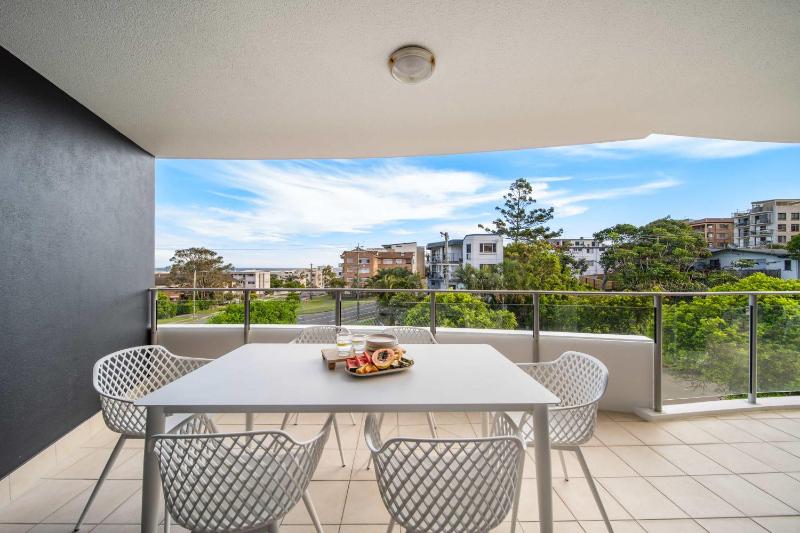 Salt & Sky - Stylish Apartment with Pool & Spa - image 41
