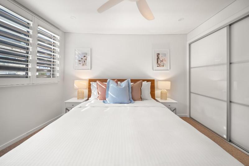 Salt & Sky - Stylish Apartment with Pool & Spa - image 13