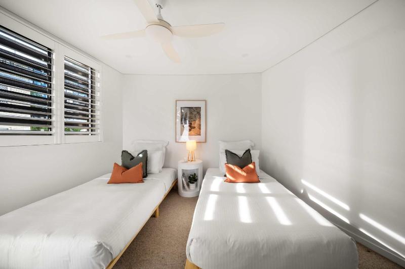 Salt & Sky - Stylish Apartment with Pool & Spa - image 23