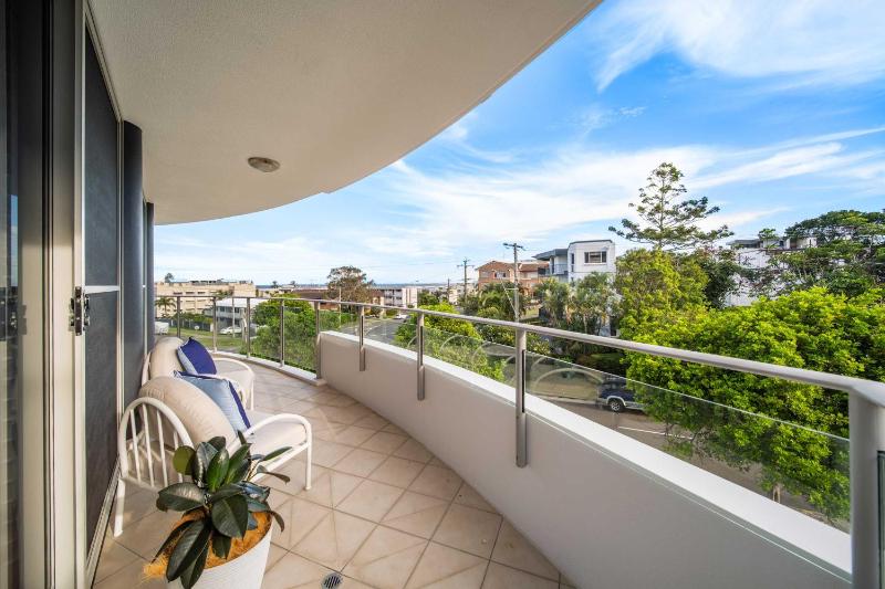 Salt & Sky - Stylish Apartment with Pool & Spa - image 21
